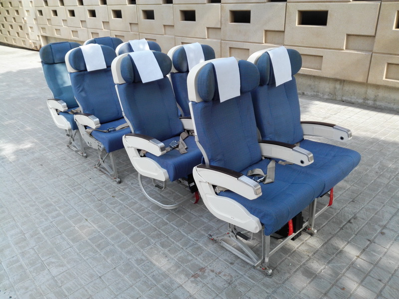 fila asientos avion reclinable piezacabezal_lateralbajo ficticio 50-115x105x55 _75eu._ 4parejas